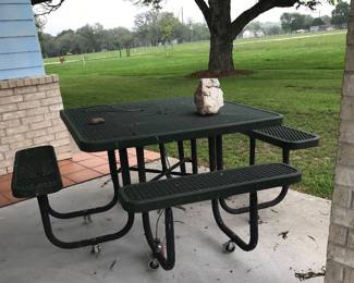 Nice steel coated picnic table