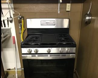 Nice GE gas stove