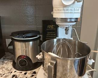 KitchenAid Classic Series 4.5-Quart Tilt-Head Stand Mixer K45SS