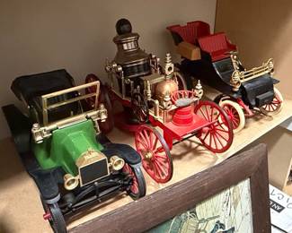 Road Signature 1:18 Scale 1914 Ford Model T Fire Engine and 1903 Ford Model A Replica Cars