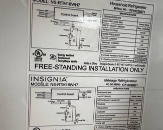 Insignia NS-RTM18WH7 Top-Freezer Refrigerator