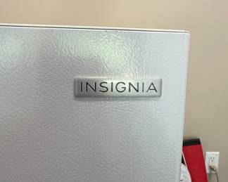 Insignia Top Freezer Refrigerator