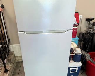 Insignia Top Freezer Refrigerator