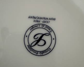 Email de Limoges "A Kiss for Mother" Giraffe Decorative Plate