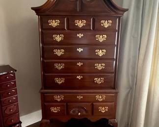 Harden Mahogany Queen Anne Style Bonnet Top Highboy Chest