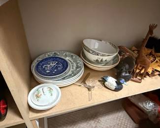 Assorted Chinese Export Porcelain Bowls and Plates