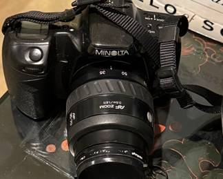 Minolta Maxxum 5000i 35mm SLR Camera with AF Zoom 35-70mm Lens