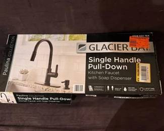 Glacier Bay Paulina Single-Handle Pull-Down Sprayer Kitchen Faucet