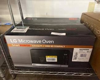 LG 0.9 cu. ft. NeoChef Countertop Microwave