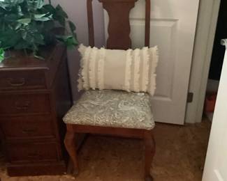 Just 1 of the upholstered chairs.  It is 4 of them. 