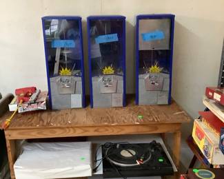 Tops to bubble gum machines.