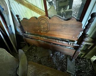 Anyique bed