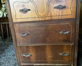 Art deco dresser