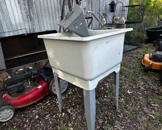 Utility sink