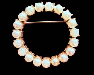 Pearl brooch