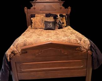 Full-size antique bed/victorian