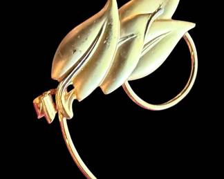 Leaf brooch