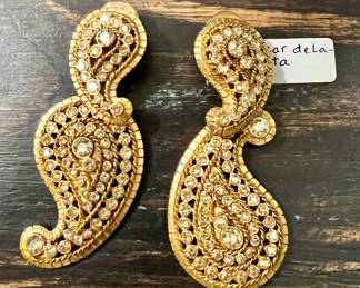 Oscar de la Renta  earrings 