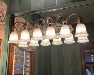 #17 -- Wall lighting w/6 lights  -THIS IS AT A DIFFERENT LOCATION, ONLY 1 MINUTE AWAY FROM THIS WEEKENDS SALE 