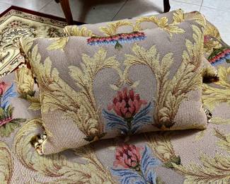 Anichini quenn bed cover w/matching shams 