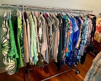 TONS! of NEW and LIKE NEW ladie's clothes - sizes M to L & XL