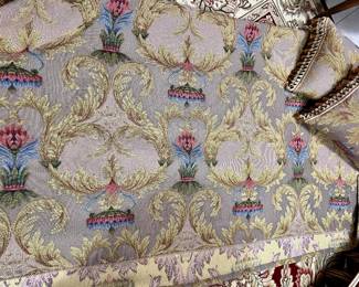 Anichini quenn bed cover w/matching shams 