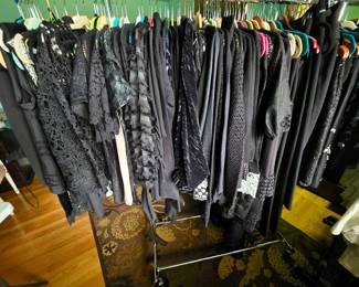 TONS! of BEAUTIFUL LADIES NEW & LIKE NEW CLOTHES - sizes M to XL w/some smalls