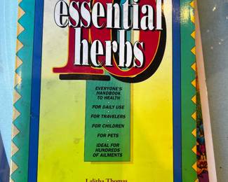 10 Essential Herbs by Lalitha Thomas Paperback