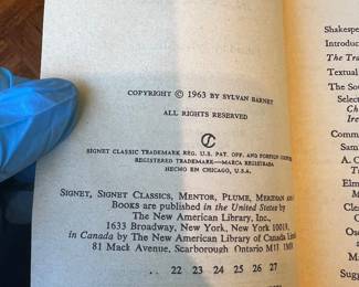 Mass Market Paperback Book — Signet Classic Shakespeare Edition