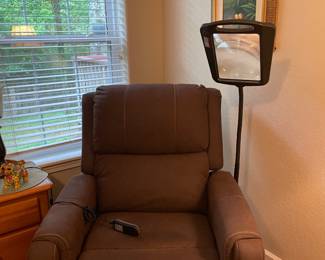 Metro Motion Power Recliner Life Chair