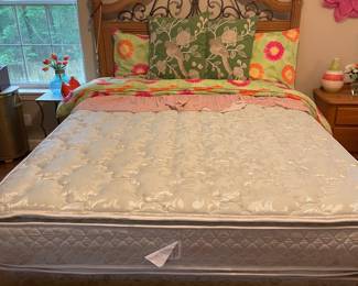 Queen Size Metal/Wood Scroll Bed, Decor, Mattress/Box Springs
