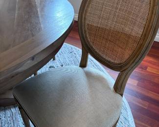 Gorgeous table and chairs