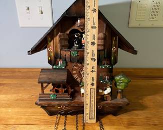 H42 - $180. VTG BlackForest Handcrafted Chalet Cuckoo Clock. Made in Germany by Hones. 