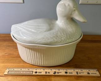 H40 - $20. VTG California Pottery 697-43 Duck Tureen. 2.5 qt, 10.25 W.  Has one small chip. 