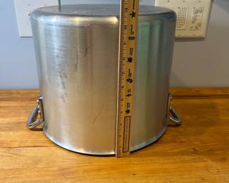 H82 - $35. Pro Al Heavy Aluminum Pot. 20 Qt. 