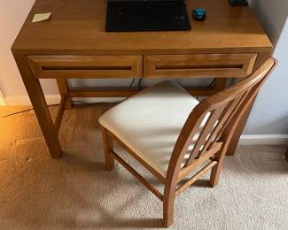 H6 - $150. Thomasville Desk. Measures 42 W x18 D x 30 T. Very good condition - has one small water ring - see photos. 