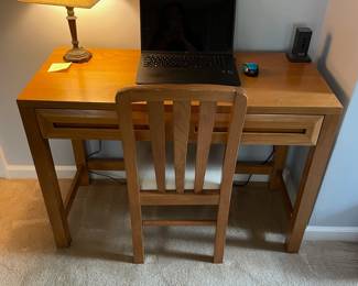 H6 - $150. Thomasville Desk. Measures 42 W x18 D x 30 T. Very good condition - has one small water ring - see photos. 