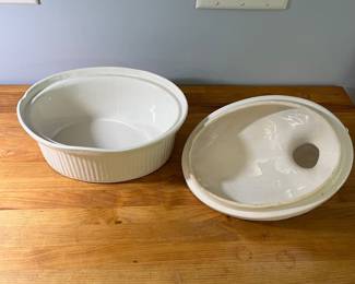 H40 - $20. VTG California Pottery 697-43 Duck Tureen. 2.5 qt, 10.25 W.  Has one small chip. 