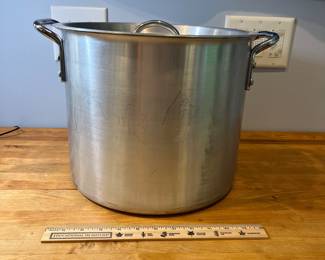 H82 - $35. Pro Al Heavy Aluminum Pot. 20 Qt. 
