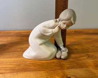 H85 - $25. Lladro #4872 Girl in Nightgown and #1014523 Girl w/ Slippers set. 