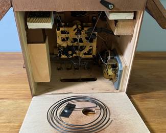 H42 - $180. VTG BlackForest Handcrafted Chalet Cuckoo Clock. Made in Germany by Hones. 