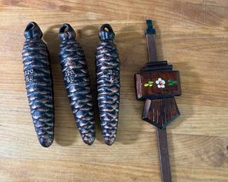 H42 - $180. VTG BlackForest Handcrafted Chalet Cuckoo Clock. Made in Germany by Hones. 