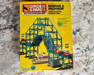 H45 - $35. VTG 1977 Kenner’s Girder and Panel Building Set. 