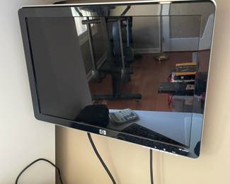 H22 - $10. HP w1907 19-inch Widescreen LCD Monitor. Measures 17.75 W by 12.25 D 