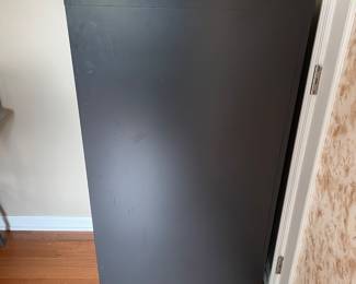 H38 - $20. Metal 4 Drawer Filing Cabinet. Measures 15 W by 27.75 W by 49.75 T 