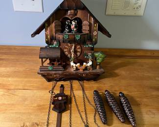 H42 - $180. VTG BlackForest Handcrafted Chalet Cuckoo Clock. Made in Germany by Hones. 
