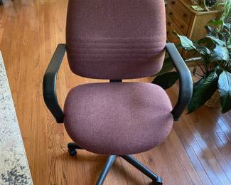 H12 - $20. Adjustable Computer Chair. Measures 25 W by 23 D by 41 T