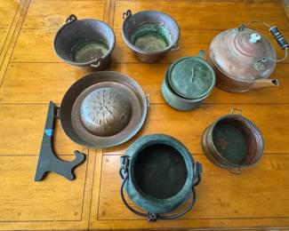 KKS036 - Copper pot and pan collection 