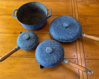 KKS042 - LL Bean Cast Iron Pots & Pans 