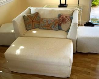 KKS137- Modern Loveseat With Three Ottomans 
